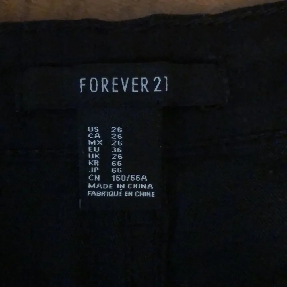 Forever 21 Black Stretch Denim Shorts Size 26